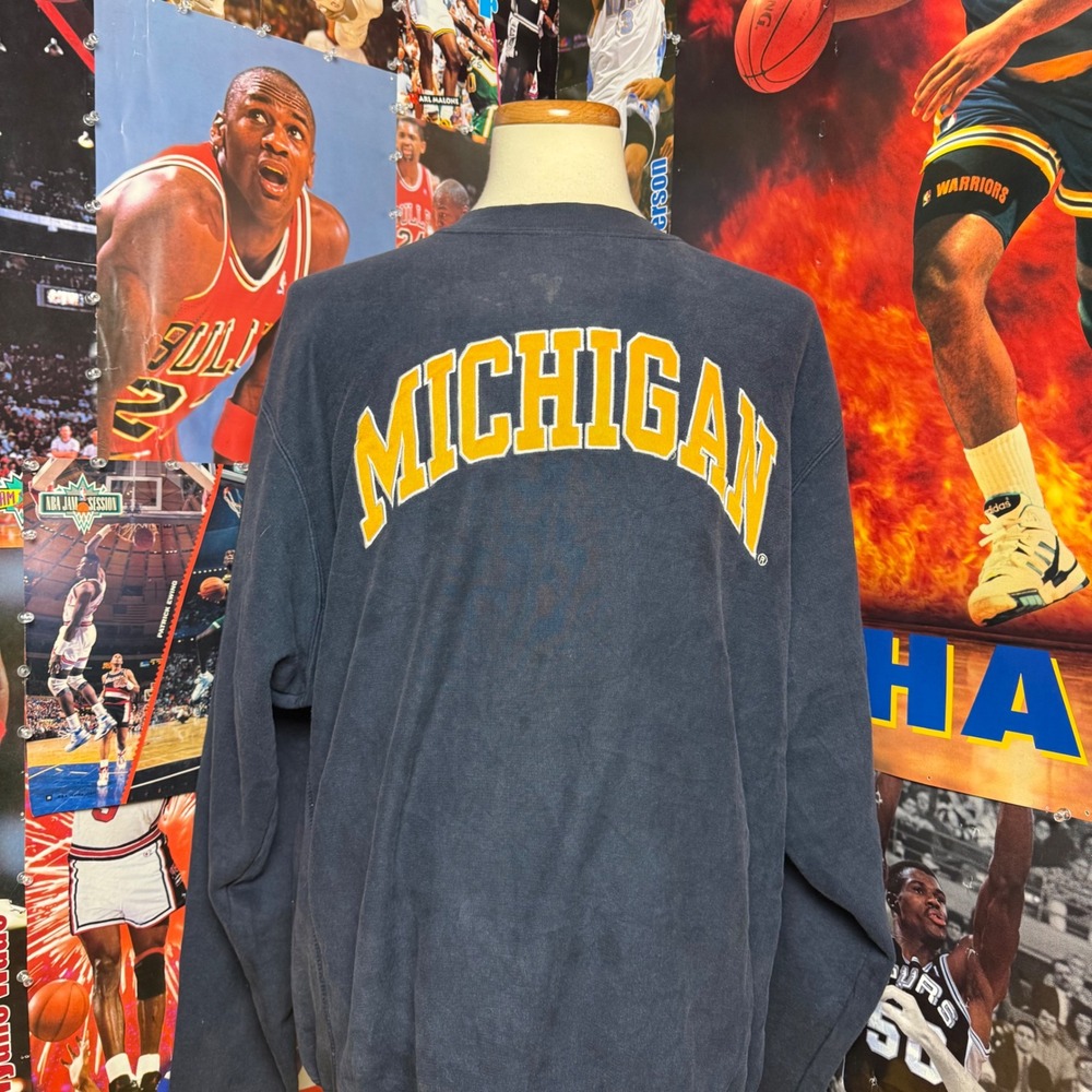 Thrashed Michigan‎ Wolverines Crewneck Sweatshirt Navy Yellow Spell Out Sz 2XL